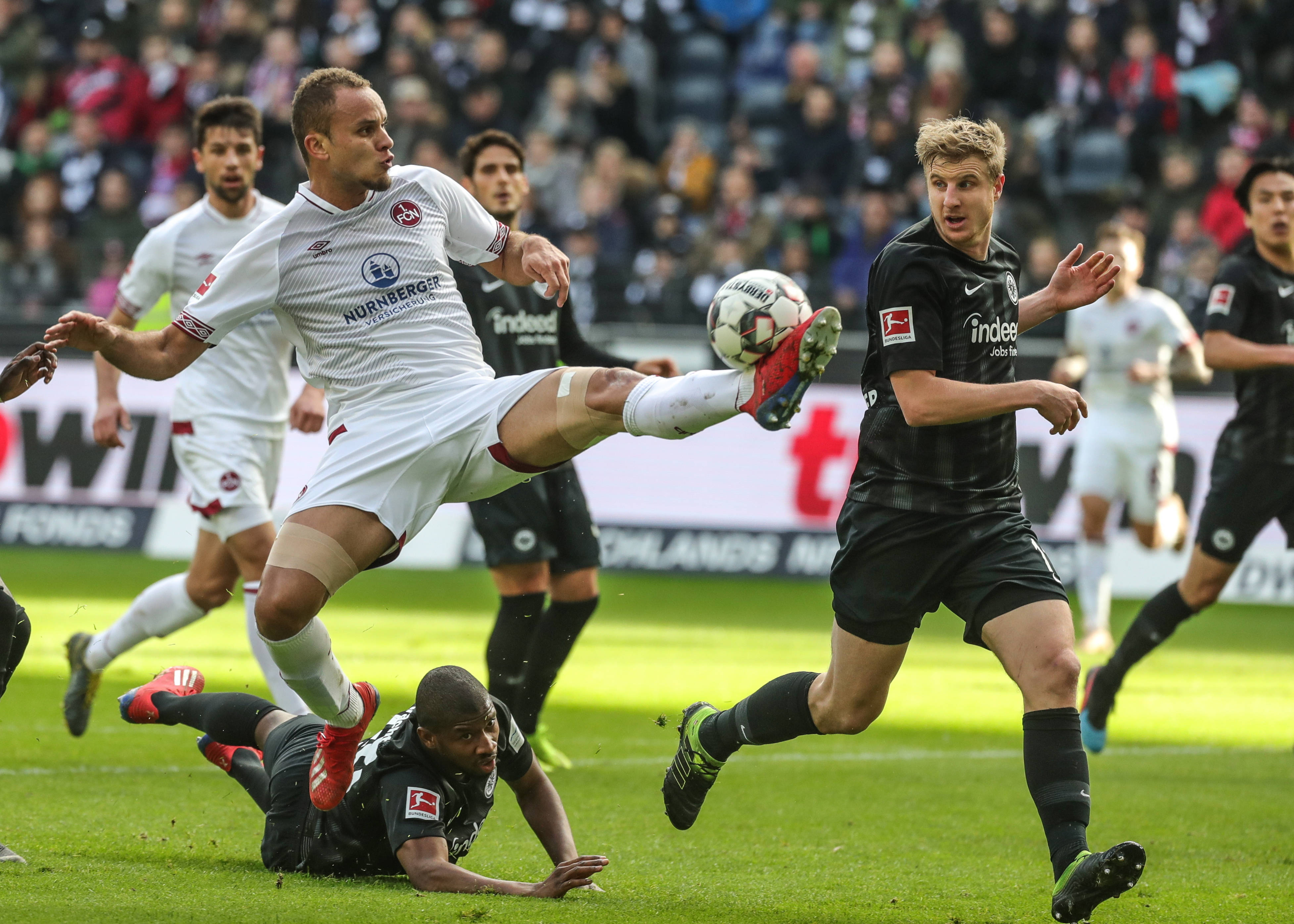 特瓦斯随行西班牙国王访华，向国内推广西甲联赛（特瓦斯随西班牙国王访华，助力西甲在华推广）