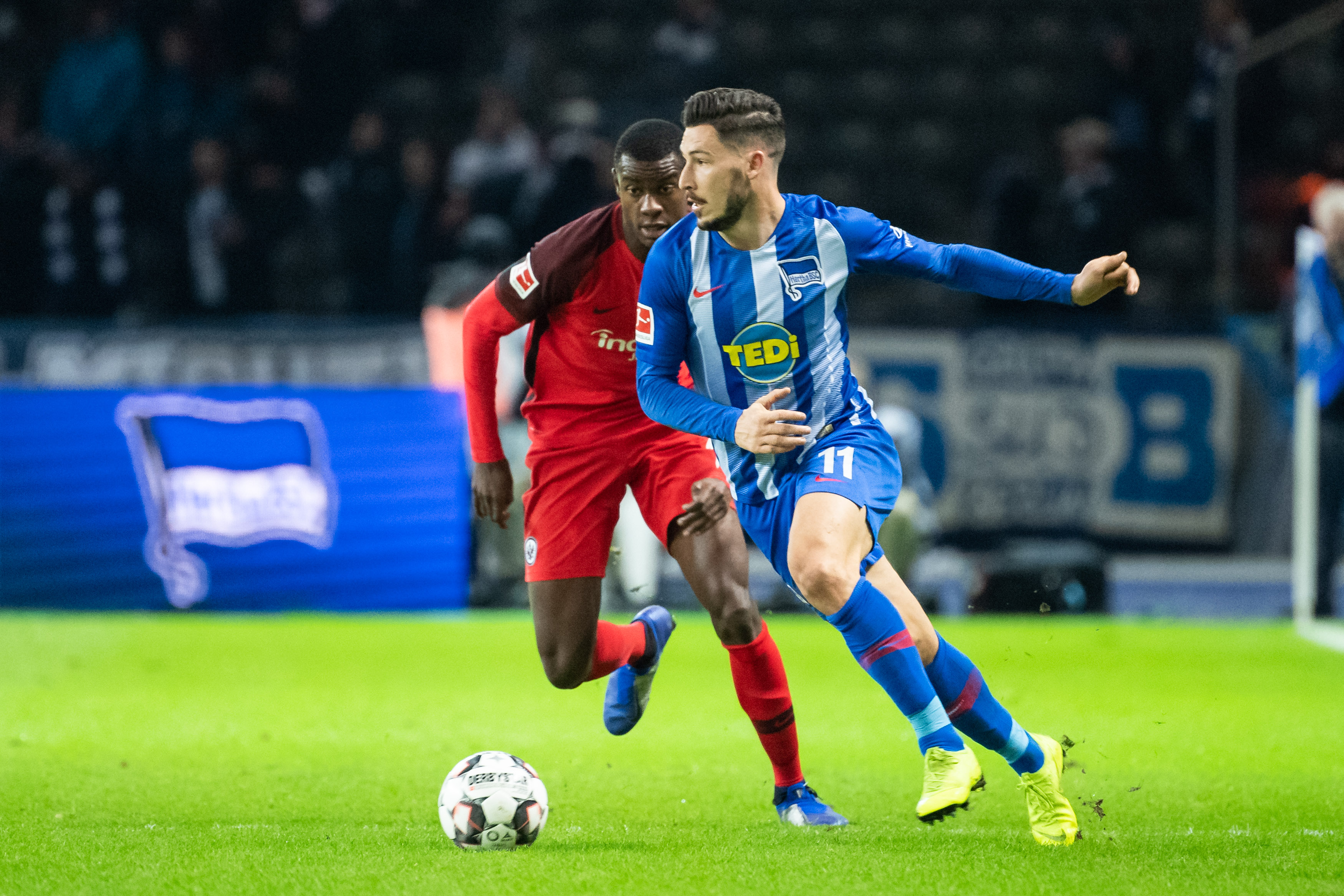 有惊无险，小麦和孔蒂所乘飞机警告灯误报导致飞机迫降（虚惊一场：小麦与孔蒂所乘航班因警示灯误报紧急降落）