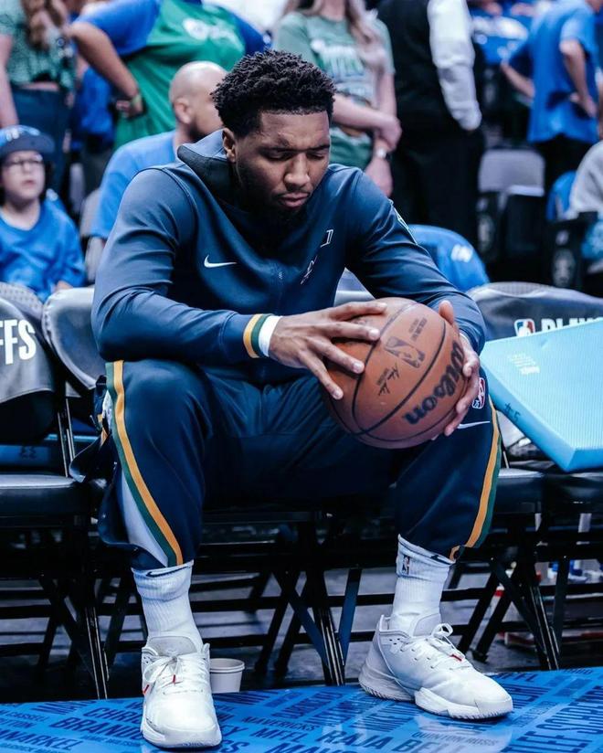 克里斯·保罗：坦然面对人生转折 ，珍惜与家人相伴时光（克里斯·保罗：从容迎接人生新篇，珍藏与家人相守时光）