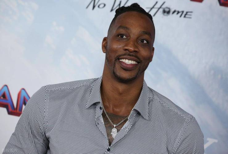 足球曝英超豪门盯上天才中卫，报价或破纪录（曝英超豪门锁定天才中卫，报价或刷新转会纪录）