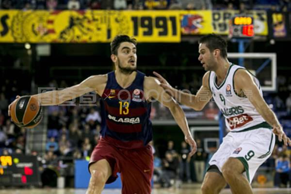 神锋！小蜜蜂前锋蒂亚戈再演梅开二度，联赛13场进11球（锋霸发威！小蜜蜂射手蒂亚戈再度梅开二度，联赛13战轰入11球）