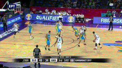 球迷为他唱满整场（全场球迷为他高歌不止）