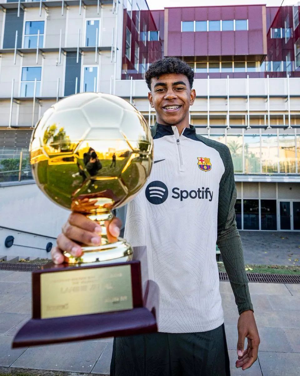 半场战报：瓦伦西亚0-0皇家贝蒂斯，安东尼、阿布德失良机（中场战况：瓦伦西亚与皇家贝蒂斯0-0互交白卷，安东尼与阿布德错失良机）