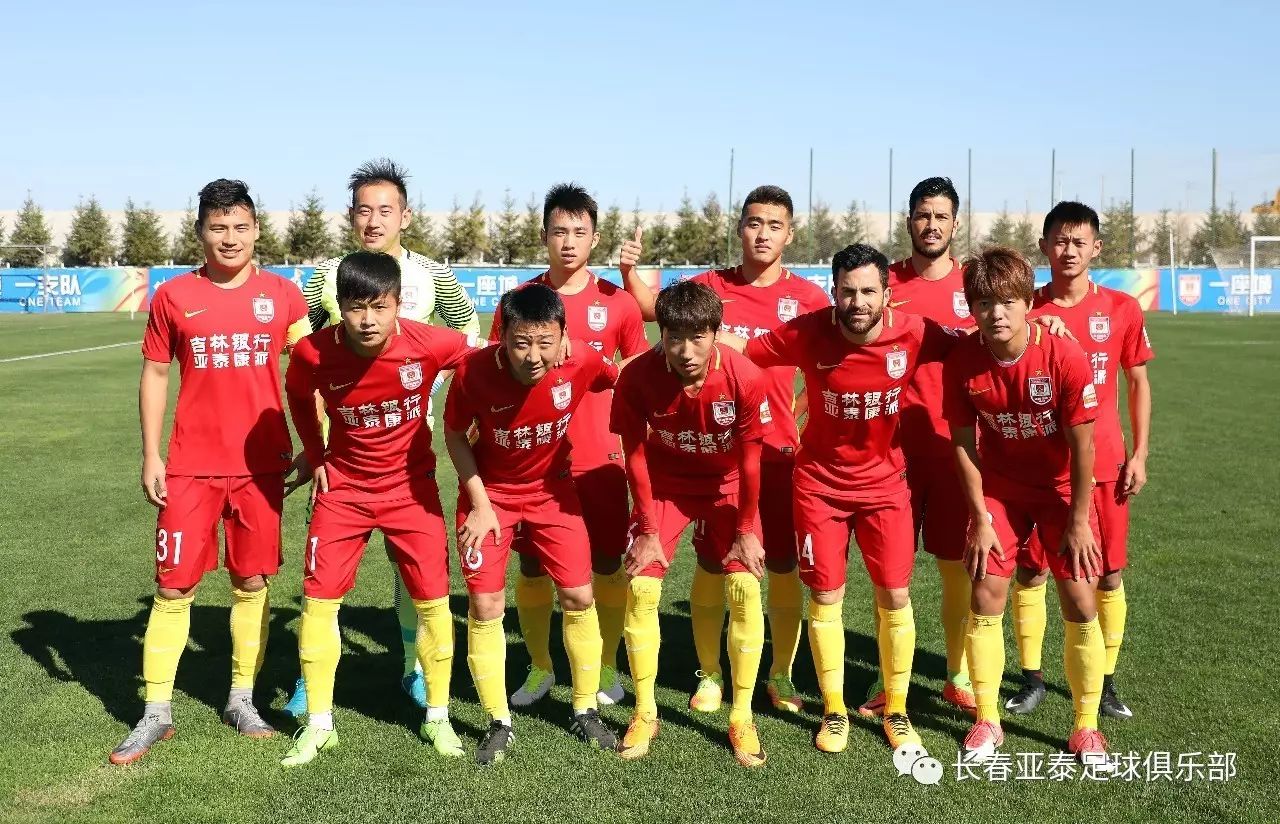 年轻后卫防守稳健，未来可期（新星后卫防守扎实，前景光明）