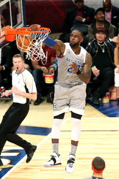 欧洲足球专家称赞瓦尔迪：他完美契合克雷莫内塞，能踢到41岁（欧足专家盛赞瓦尔迪：与克雷莫内塞天作之合，有望踢到41岁）