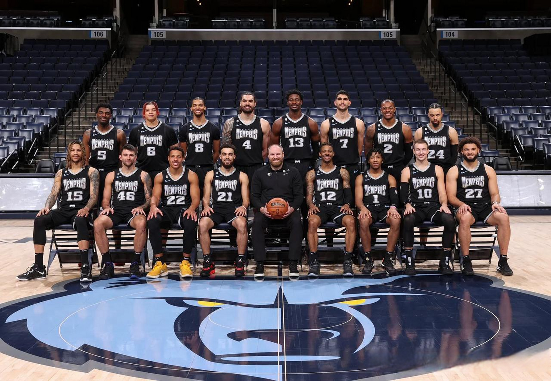 新疆一家进出口贸易公司向阿图什市捐赠足球场，价值1亿元（新疆某进出口贸易公司向阿图什市捐建价值1亿元的足球场）