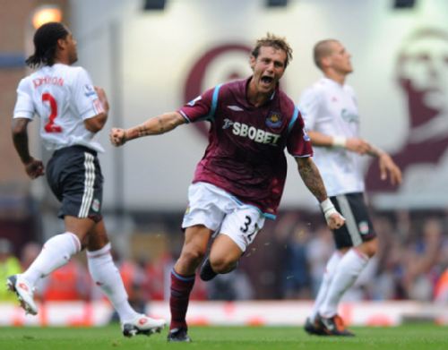 一齐登场！齐达内中国风亮相FC嘉年华，传奇卡重磅揭晓！（齐达内以中国风现身FC嘉年华，传奇卡震撼发布！）