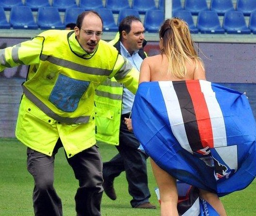 马竞与埃因霍温红白球衣有何区别？西蒙尼：你这是废话（被问马竞与埃因霍温红白球衣有何不同，西蒙尼：这不废话吗）