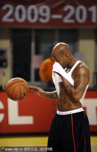 拉眼角引发争议的全北助教宣布辞职，此前因种族歧视被判禁赛5场（因拉眼角争议、涉种族歧视被禁赛5场的全北助教宣布辞职）