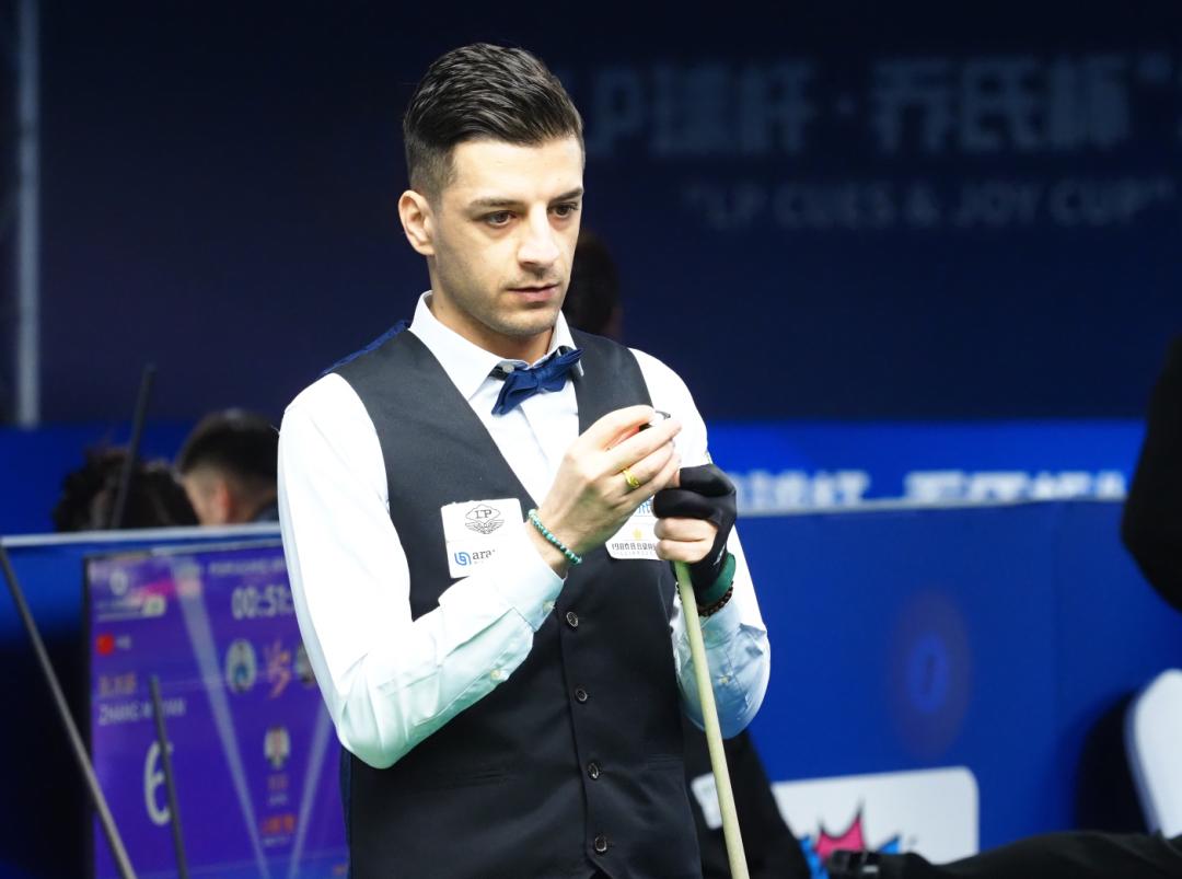 在压迫防守 在压迫防守